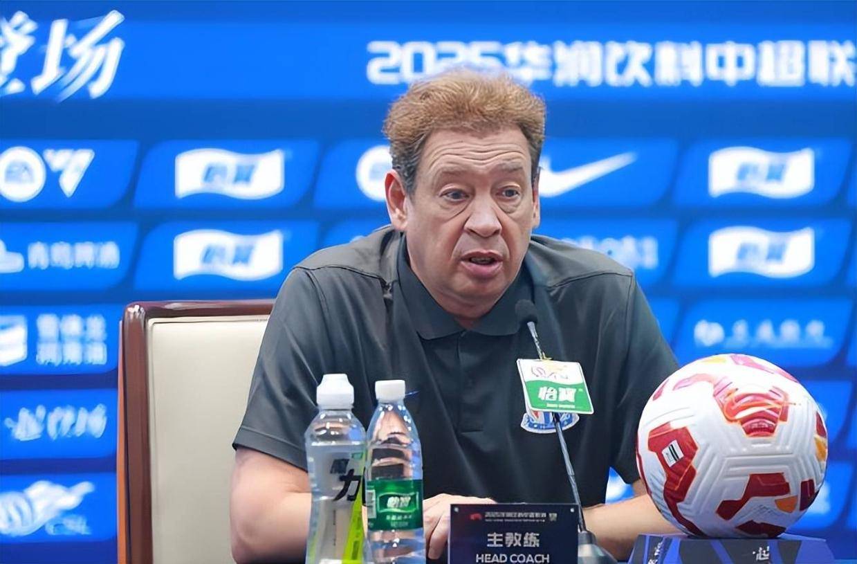 cn, 赛中陷入僵, 俱乐部主帅